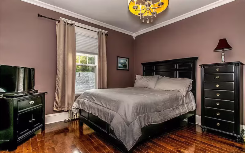 Cozy guest bedroom