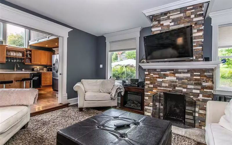 Sitting area beside the kitchen
