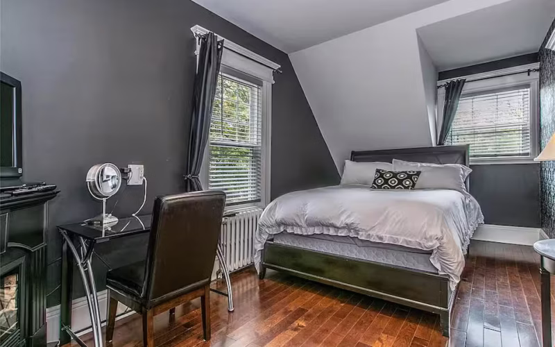 Guest bedroom